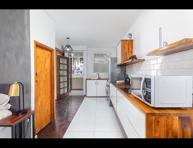 1 BEDROOM APARTMENT TO LET IN SEA POINT